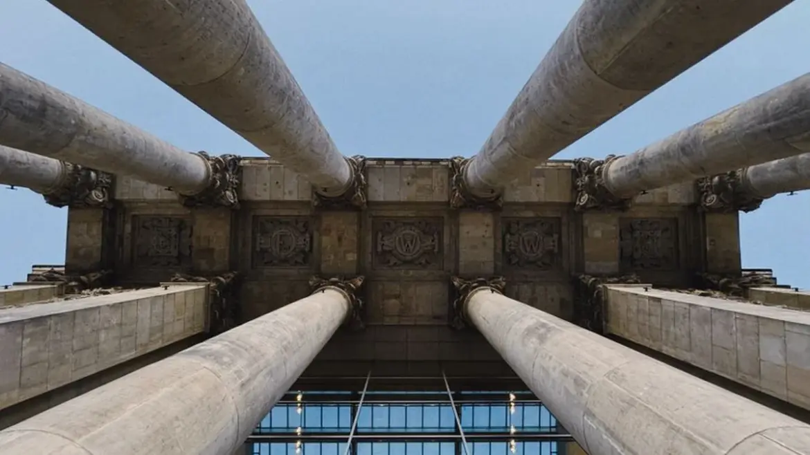 Fifth column